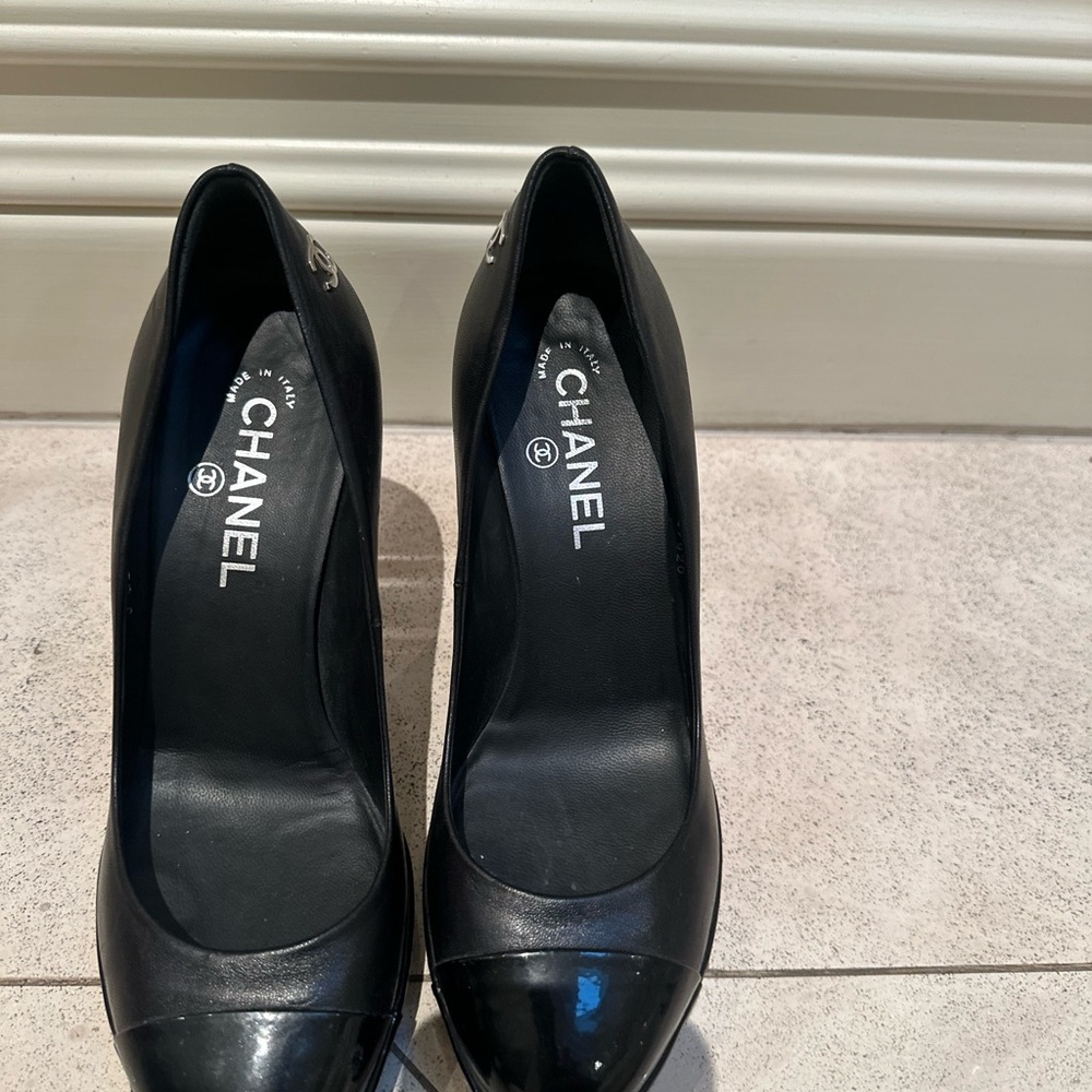 CHANEL Classic Black Leather Pumps